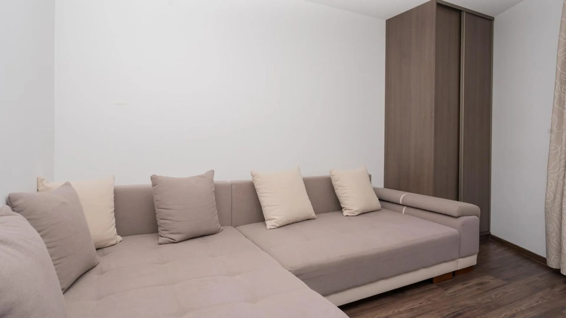 Rentplanet - Apartament Mireckiego Krakow 0*,  Poland