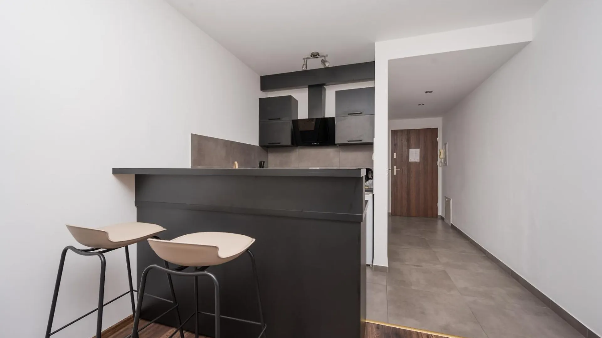 Rentplanet - Apartament Mireckiego Krakow 0*,