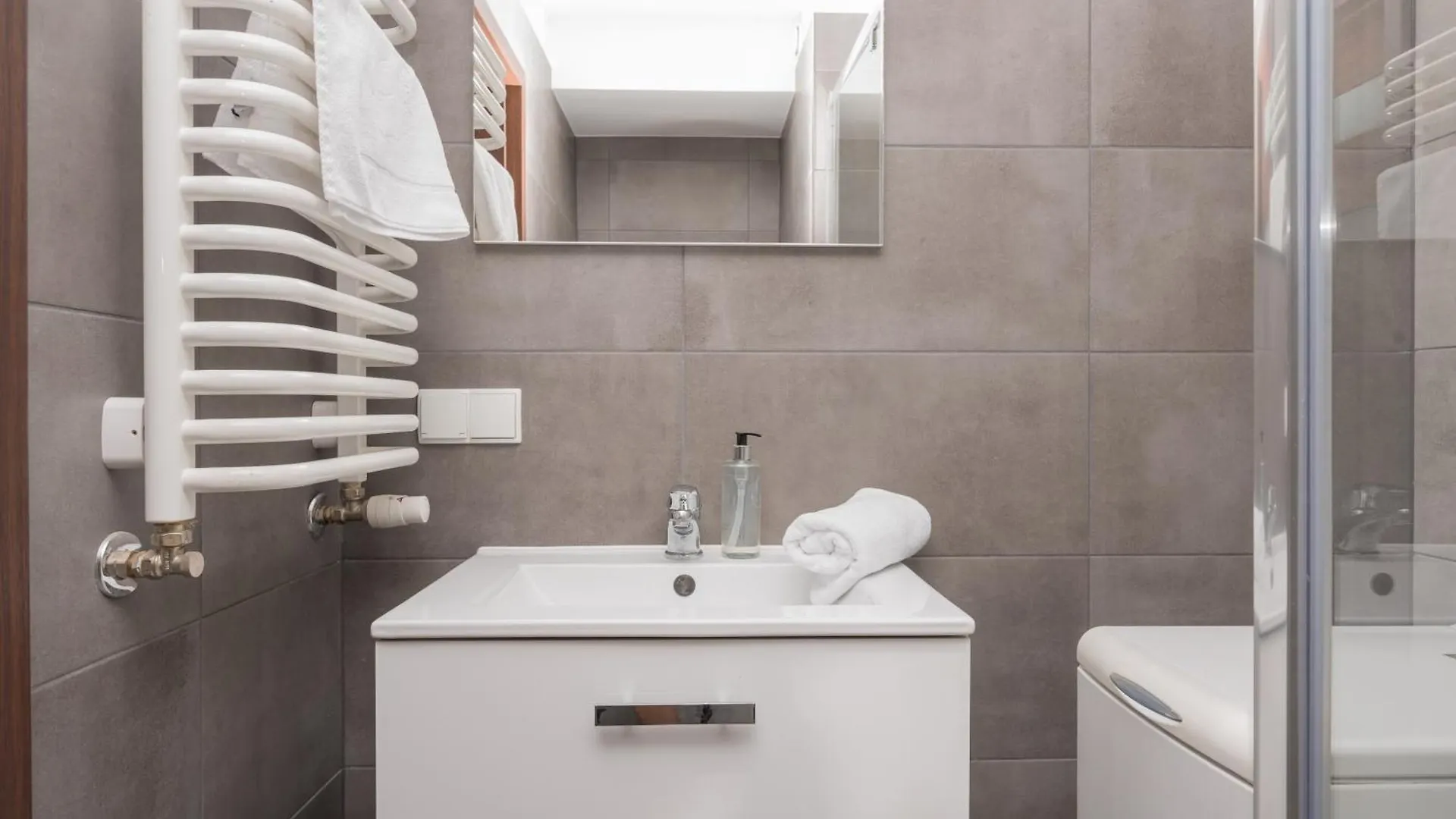 Rentplanet - Apartament Mireckiego Krakow Apartment